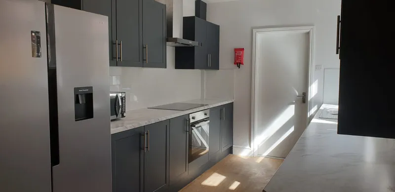 Modern 6 Bed, 3 Bath Student House // Jul 2026 - Image 16